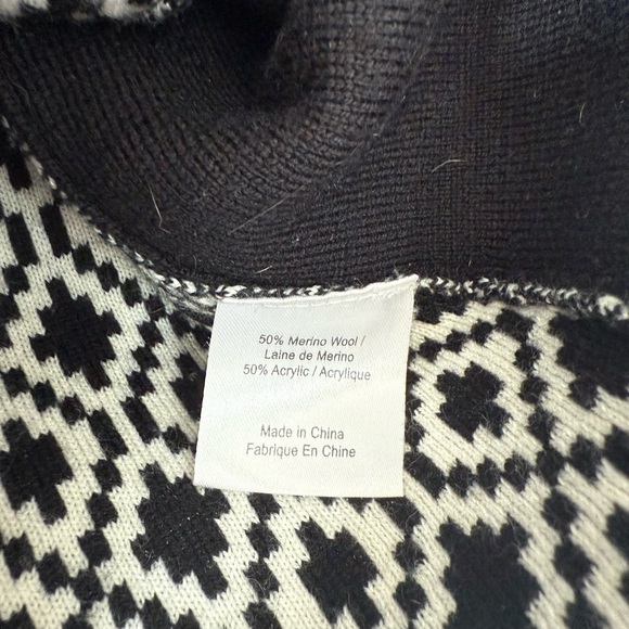 Obermeyer Black and White Patterned Merino Wool Sweater - Picture 4 of 5